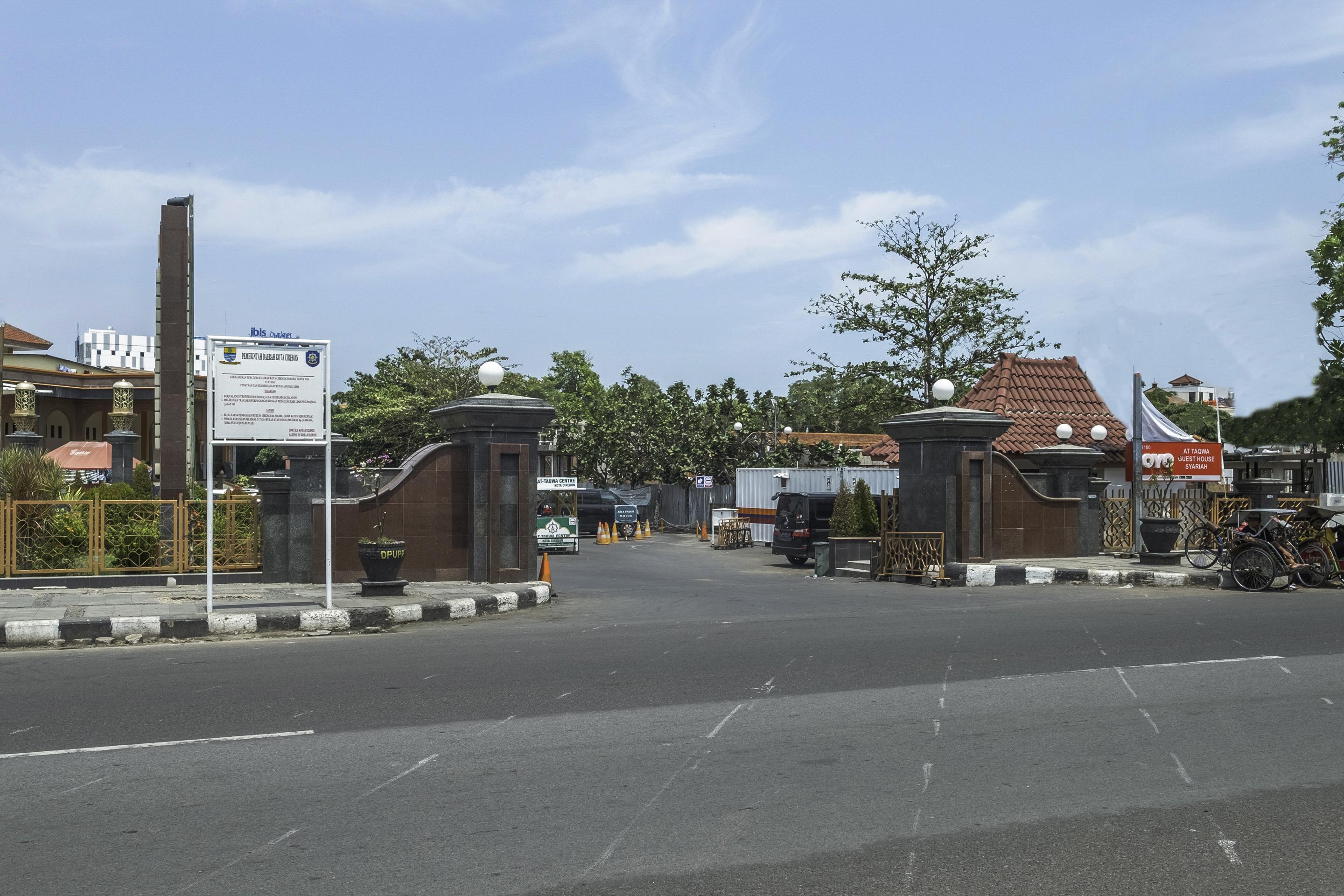 Oyo 2132 Pondok Avicenna Cirebon Kültér fotó